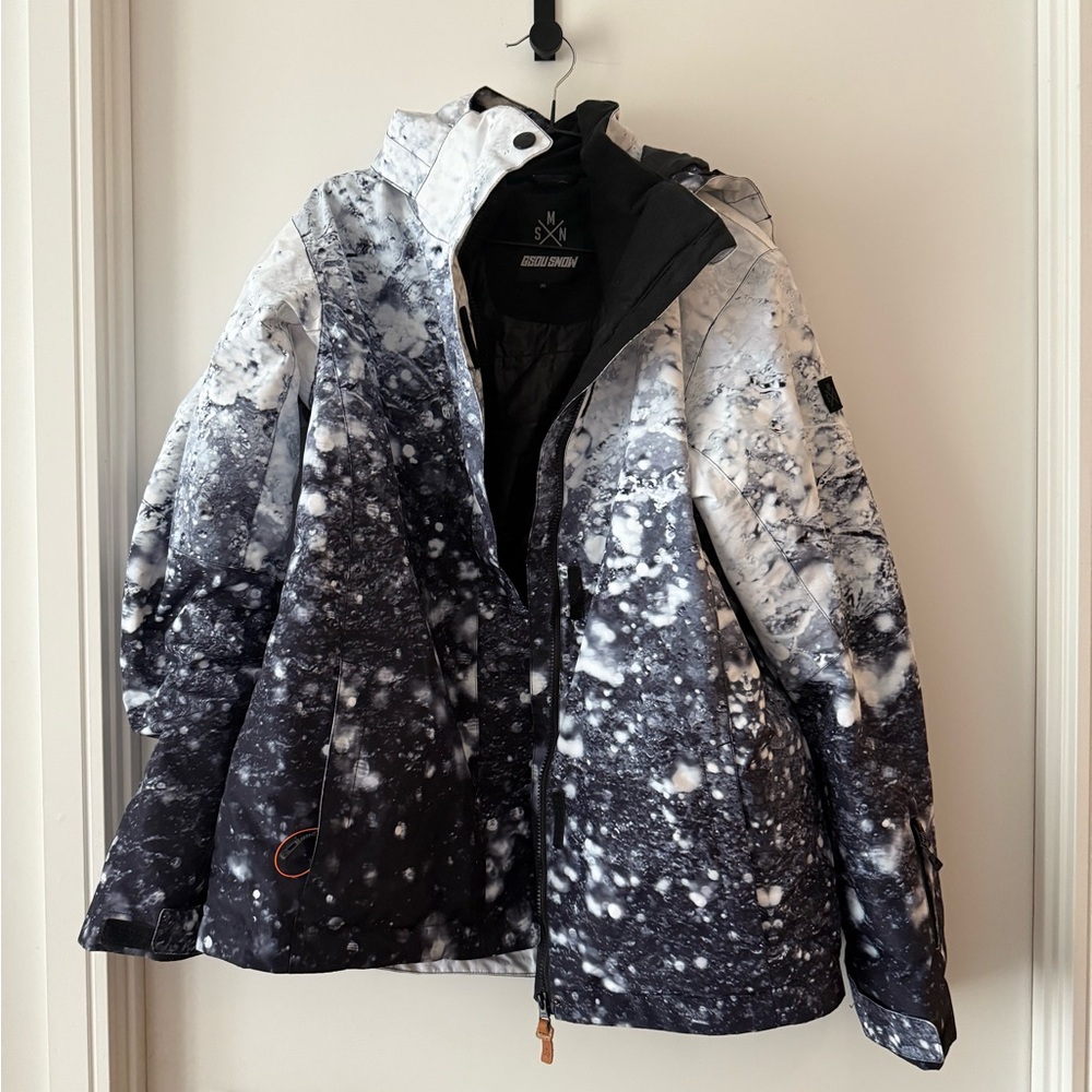 GSOU Snow Women's Black and White Jacket